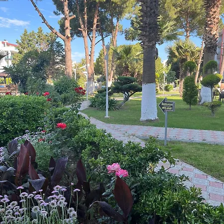 Opus Lägenhetshotell Kusadası